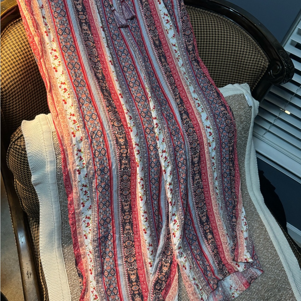 Beautiful Palazzo pants size xxl.  Long flown legs
